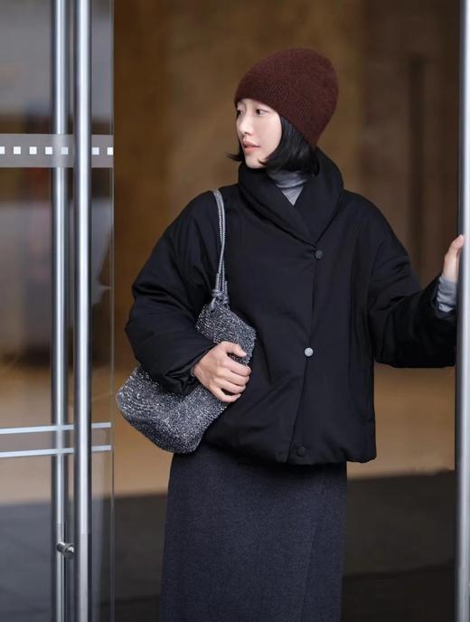【高品质私服】【IC简约短款羽绒服】兼具正式感与舒适度，为造型注入雅致气韵G1585-CC【无标出货 介意慎拍】 商品图3
