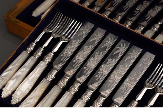 独角鹿西洋古董 1897年英国银器名坊Harrison Brothers & Howson出品母贝手柄装饰纯银精雕餐具套件 带原盒 商品图4