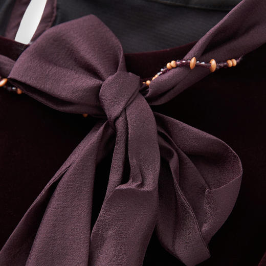 「高货wl」全新升级【铂金会员266/天猫359/差价93】(03804)洛诗琳2025秋季气质链条系脖蝴蝶结飘带修身显瘦丝绒上衣 商品图4