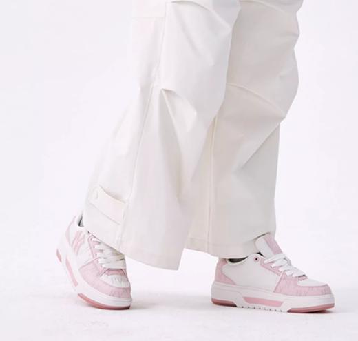 【奥莱直发 潮流百搭 】MLB 印刻老花鞋板鞋休闲鞋厚底鞋 暗纹立体印花 男女同款 商品图3