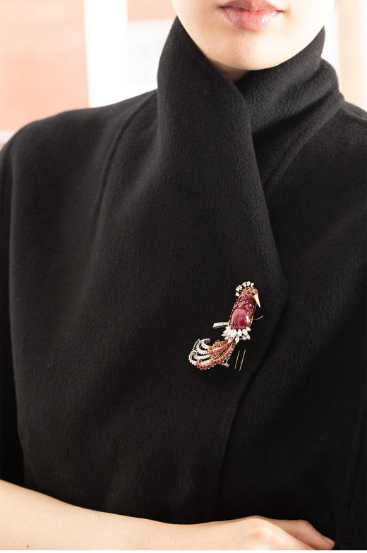 独角鹿西洋古董 1950年代英国出品18K黄金及铂金镶嵌红宝石祖母绿及钻石天堂鸟造型胸针 商品图1