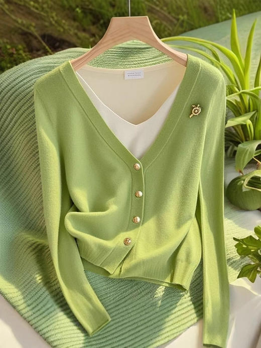 秋季【法式小香风假两件】绿色针织开衫 独特超好看 新款内搭打底上衣  商品图0
