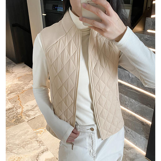 官网2800！M家秋冬轻暖菱形格拼接抓绒立领外穿女士马甲绵羊毛夹层叠穿保暖背心 商品图1
