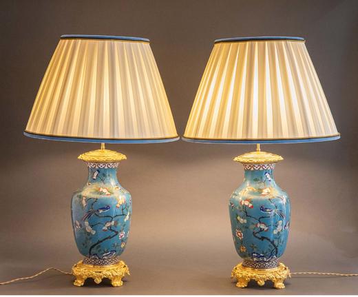 独角鹿西洋古董 19世纪中国出品铜鎏金精雕装饰繁华飞鸟主题掐丝珐琅花瓶台灯一对 商品图0