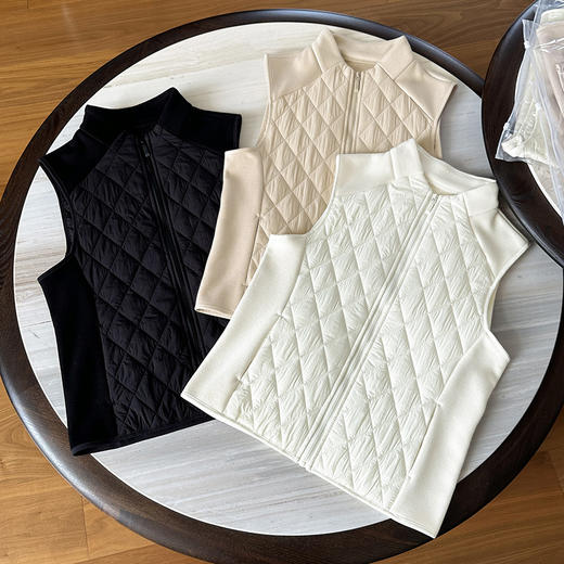 官网2800！M家秋冬轻暖菱形格拼接抓绒立领外穿女士马甲绵羊毛夹层叠穿保暖背心 商品图3