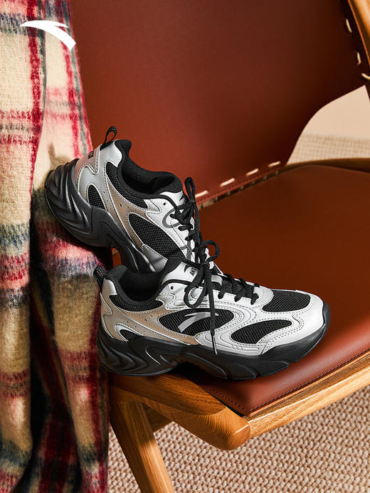 安踏经典复古皮面休闲鞋女2025冬季新款简约百搭运动鞋122548893 商品图2