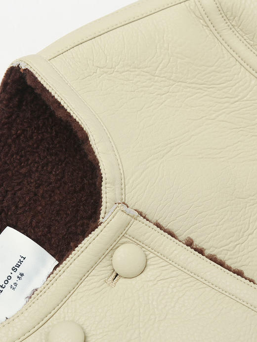 米白色撞色羊羔毛皮毛一体短外套 复古风圆领双排扣口袋夹克 冬季保暖显瘦高级感女式上衣 商品图2