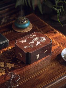 独角鹿西洋古董19世纪日本明治时期出品蝶飞雀舞主题芝山镶嵌木纹漆盒
