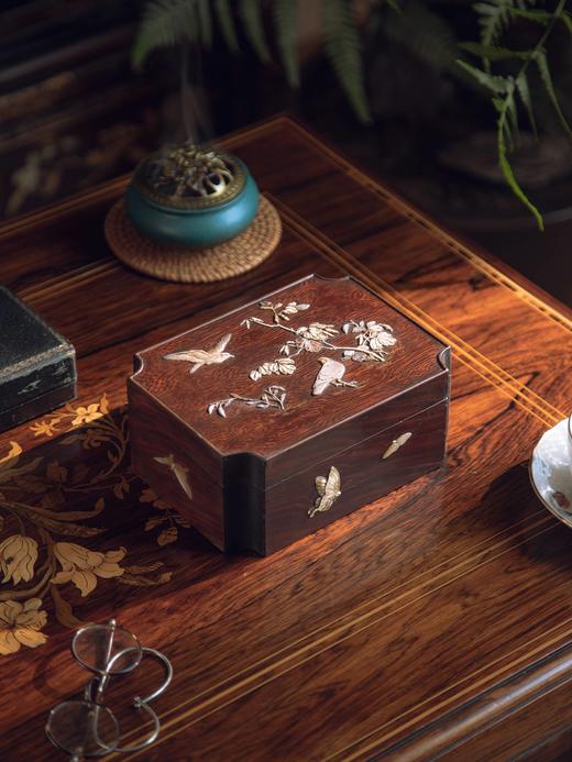 独角鹿西洋古董19世纪日本明治时期出品蝶飞雀舞主题芝山镶嵌木纹漆盒 商品图0