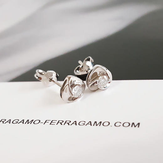 【天然正品】AU750白金时尚设计款钻石爱心造型耳钉6.2*6.0*14.1MM（皆取最大值）女士221025NJS27 特价：1480元 商品图3