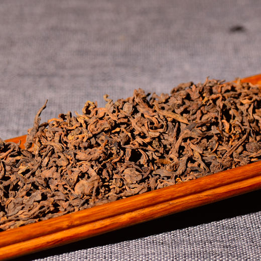 【双十一特辑】 至尊冰岛1401！高端古熟！2014年头春头采 古树小堆离地发酵！参香 药香 老陈香！冬天的必备款！ 商品图2