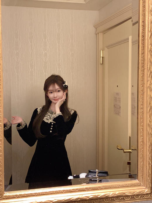 金蘑菇菇 圣诞季需要do*n的娇俏感 新季丝绒裙穿搭 商品图3