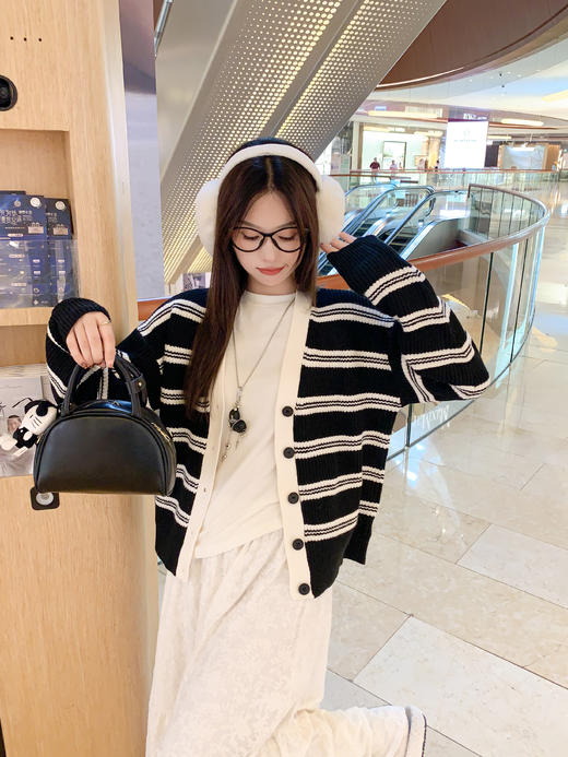 【169元任选2件】现货！黑色条纹毛衣开衫 商品图5