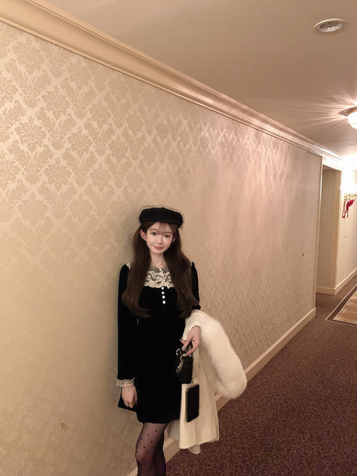 金蘑菇菇 圣诞季需要do*n的娇俏感 新季丝绒裙穿搭 商品图0