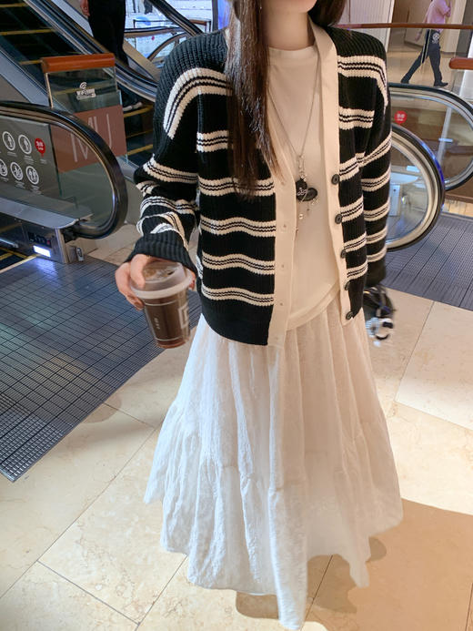 【169元任选2件】现货！黑色条纹毛衣开衫 商品图7