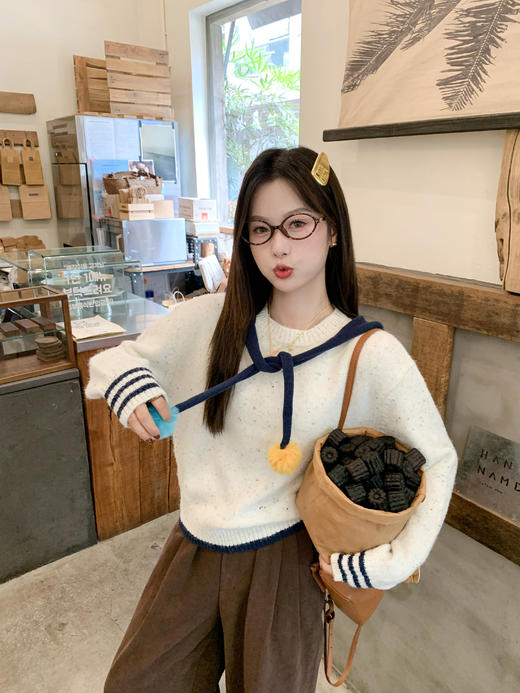 【189元任选2件】现货！米白色带蓝色披肩毛衣 商品图13