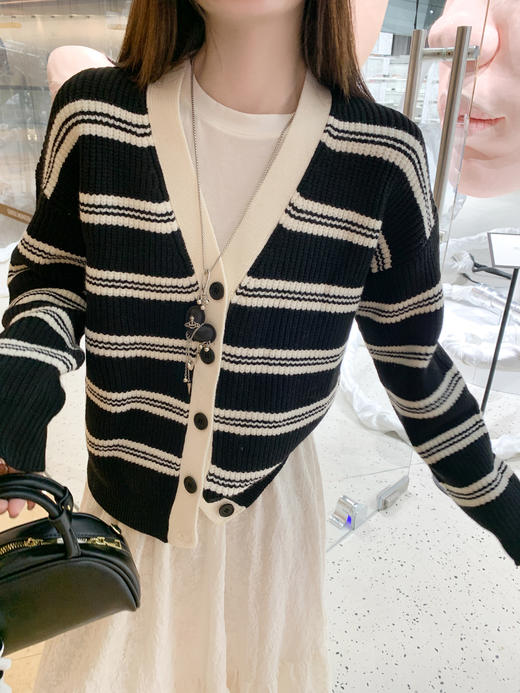 【169元任选2件】现货！黑色条纹毛衣开衫 商品图13