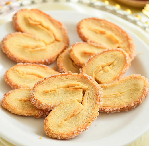 「甜原柿吉 扁桃仁黄油酥」肉眼能看见层层分明的酥皮 每块都嵌着脆粒粒的扁桃仁🥜咬下去还能听到酥皮轻响 零粉感入口即化～ ✅金黄酥脆层次分明｜奶香浓郁吃不腻 商品图10