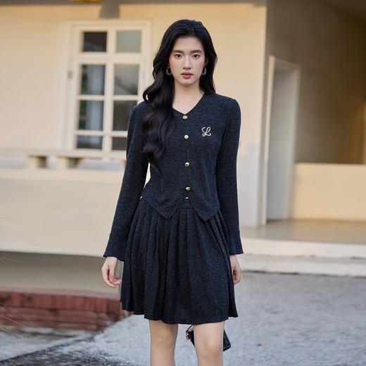 奢姿大码女装2025秋季V领上衣半身裙套装胖妹妹时尚喇叭袖两件套9953953750AB 商品图4