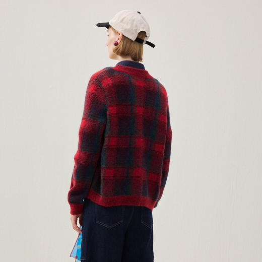 谜底针织开衫长袖2025冬季新品时髦百搭红黑格子毛衫女254MZ1861 商品图2