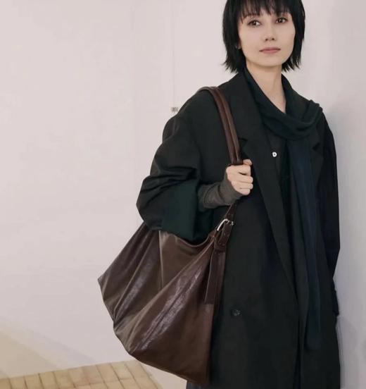 袁泉同款  重磅！ LM新款HOBO大号   belted hobo单肩 大容量水桶包购物袋  极简松弛 商品图0