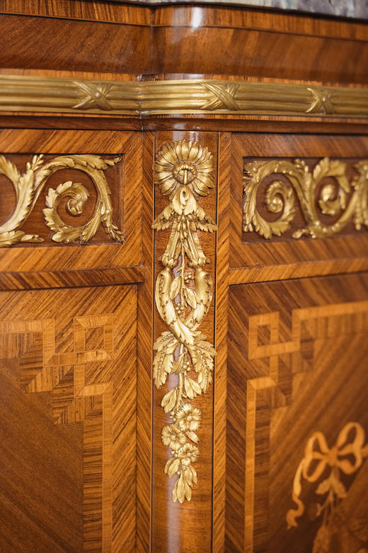 独角鹿西洋古董1890年代法国出品古典卷叶纹铜鎏金精雕装饰大理石台面繁花缎带主题细木镶嵌边柜 商品图4