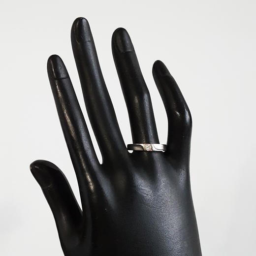 【天然正品】周大福AU750白金时尚经典磨砂款0.09克拉钻石戒指20号（戒圈可改）中性221025NJS26 商品图7