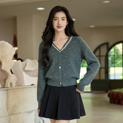 奢姿大码女装2025秋季水钻装饰V领针织开衫胖妹妹时尚精致上衣9854653813 商品图0