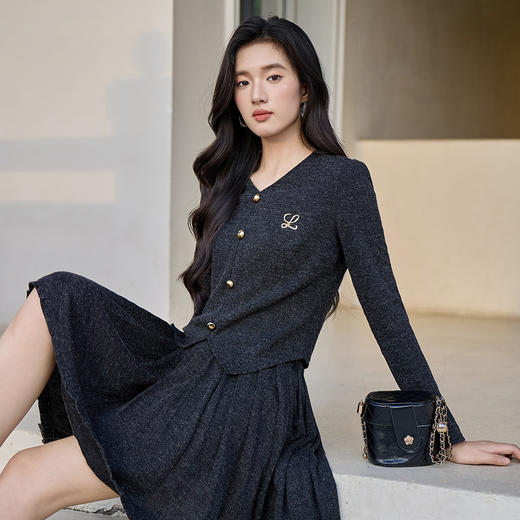 奢姿大码女装2025秋季V领上衣半身裙套装胖妹妹时尚喇叭袖两件套9953953750AB 商品图2