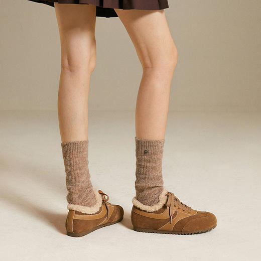 千百度薄底加绒德训鞋雪地靴女毛毛鞋保暖运动休闲鞋A25602601 商品图4