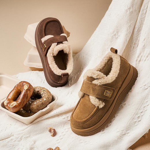 千百度厚底时尚雪地靴女加绒保暖休闲魔术贴暖暖短靴A25602118 商品图0