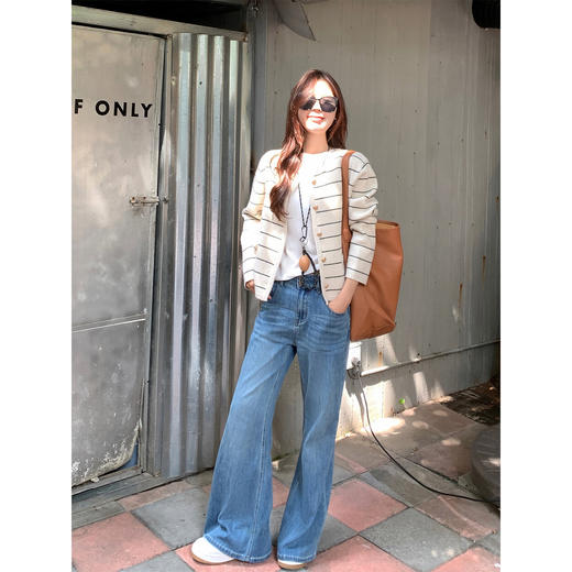 <曾小咸推荐> 现货秒杀！微信超特价！杏黑条毛衣开衫 日常199.99 立减100 秒杀99.99！ 商品图1