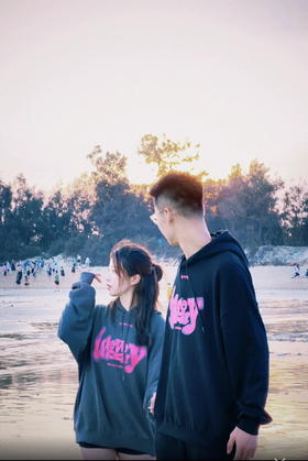 那天你在看日落我在看你