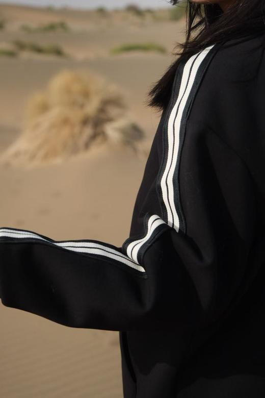 【乘风破浪的姐姐延展款】男女同款空气层美式复古装饰织带卫衣 商品图6