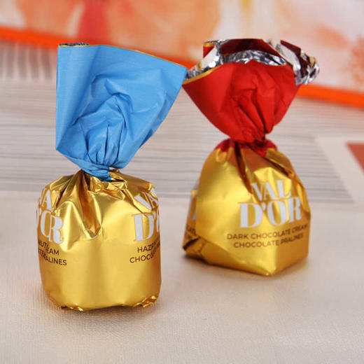 【新品上新】卡卡尼可可榛子酱脆米夹心巧克力制品145g(红色)04557/（蓝色）045558  优雅轻奢 甜蜜甄选 商品图2