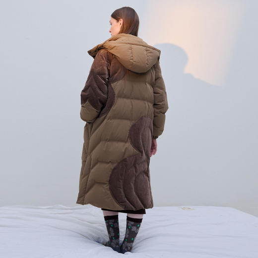 谜底连帽羽绒服2025年冬季新品鹅绒连帽轻盈保暖长款女254MY1468 商品图2