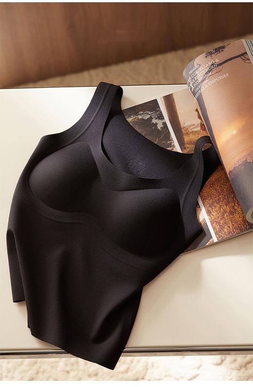 轻暖微磨毛背心Bra！不想穿BRA的冬天，被这件【自带杯垫】的保暖背心解救了。万能搭配叠穿神器 保暖又轻盈 一点也不显臃肿 轻盈自在无束缚 软糯舒适 不挤压胸部 轻盈云感无负担！ 商品图8