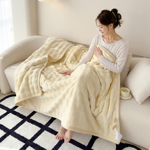 床上小暖炉！【曼魅罗--软糯兔兔绒多功能毛毯】柔软细腻 舒适透气 纯色双面加厚兔兔绒 马卡龙系列高颜值 快速升温 熟睡锁温 蓬松保暖 盖毯/床单/披肩等多场景使用 商品图5