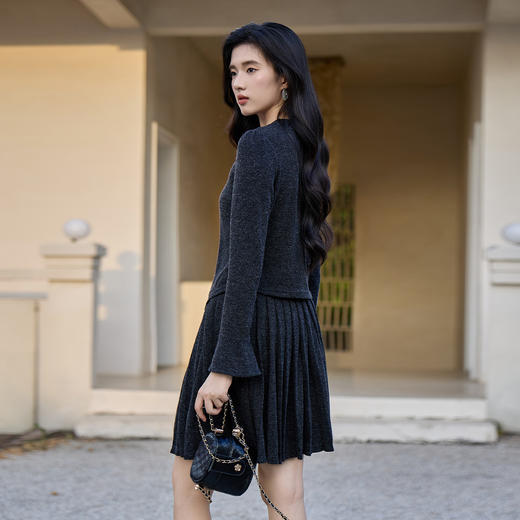 奢姿大码女装2025秋季V领上衣半身裙套装胖妹妹时尚喇叭袖两件套9953953750AB 商品图3