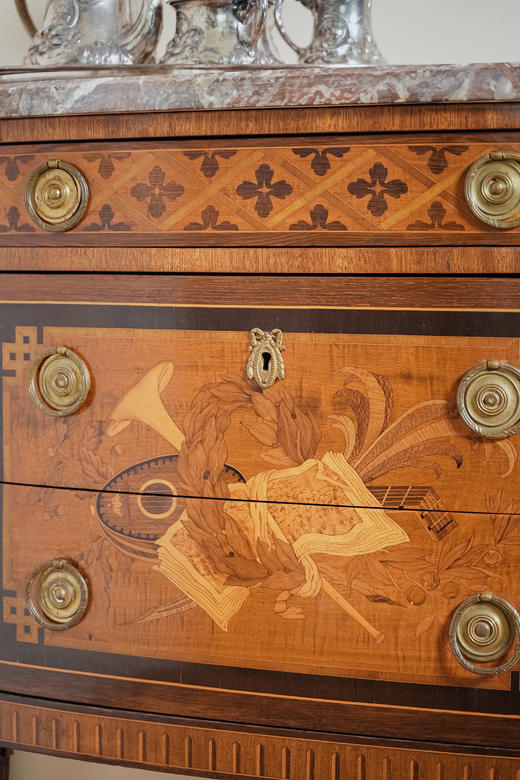 【已售】独角鹿西洋古董路易十六风格铜鎏金装饰大理石面细木镶嵌边柜 商品图3