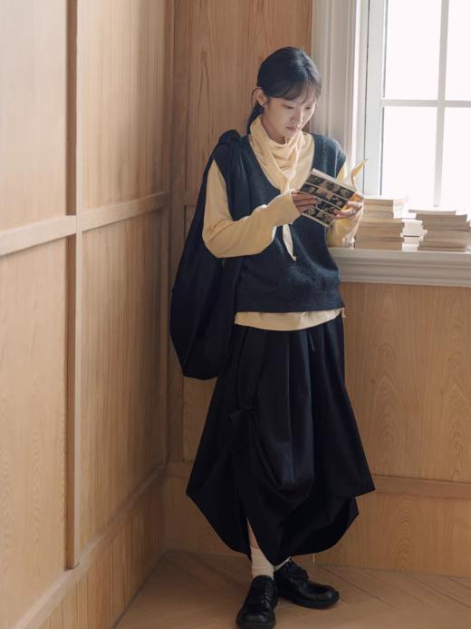 步履不停/5C13290C/u型领无袖针织背心配三角巾 商品图2