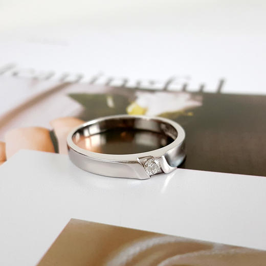 【天然正品】周大福AU750白金时尚经典磨砂款0.09克拉钻石戒指20号（戒圈可改）中性221025NJS26 商品图2