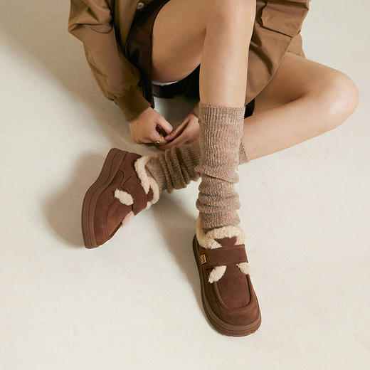 千百度厚底时尚雪地靴女加绒保暖休闲魔术贴暖暖短靴A25602118 商品图3