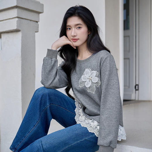奢姿大码女装2025秋季胖妹妹时尚减龄蕾丝拼接设计花朵装饰上衣9953135230 商品图2