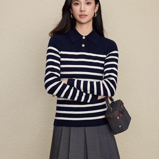 「自」全新升级【铂金会员284/天猫379/差价95】(00625)洛诗琳小马刺绣撞色条纹针织衫2025秋冬气质显瘦翻领羊毛衫 商品图1