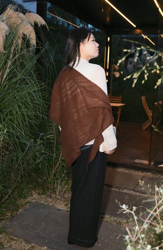 一周发货【针织帽 & 多功能三角巾】黑色、咖色、灰色针织帽，减龄保暖防风护耳，大头围款！3款三角巾，解锁4种最经典百搭色系，咖色、红色、黑色、白色 商品图8