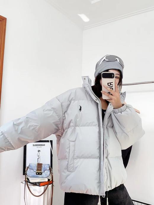 D110626精典连帽拉链可拆卸小马刺绣羽绒服男女同款 商品图3