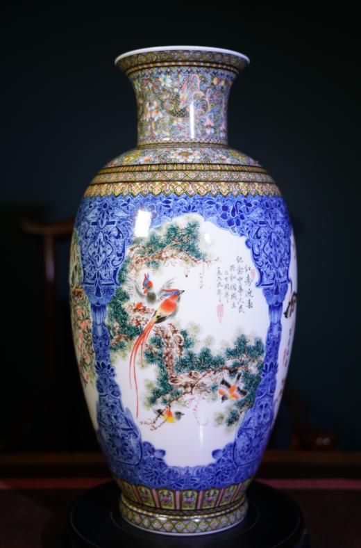 釉中彩图案开窗鸟语花香瓶 商品图0