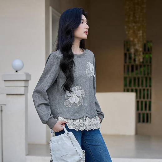 奢姿大码女装2025秋季胖妹妹时尚减龄蕾丝拼接设计花朵装饰上衣9953135230 商品图1