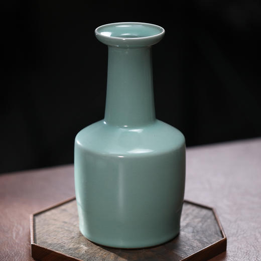 问鼎官窑铁胎无纹金标棒槌瓶（缺货） 商品图1